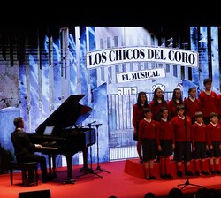 Actuación del grupo "Los Chicos del Coro", que interpretó la canción "Una caricia en el mar"